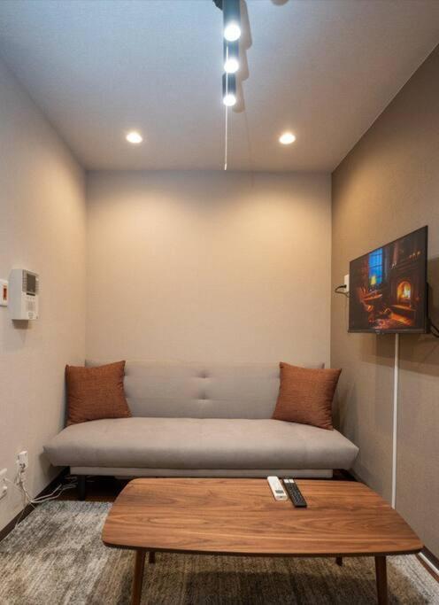 Apartment アンドステイ新宿7丁目 *